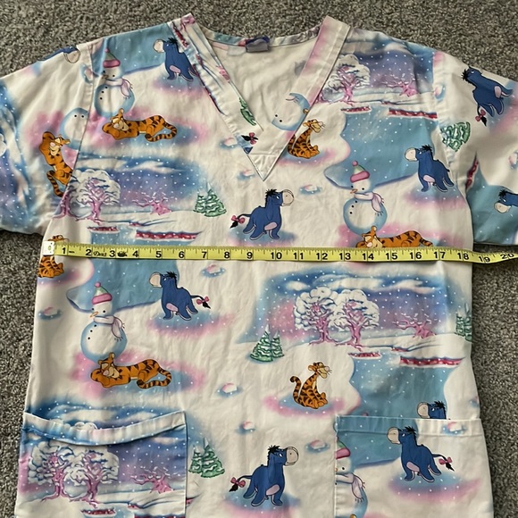 Disney winter 2 pocket scrub top - Picture 5 of 5